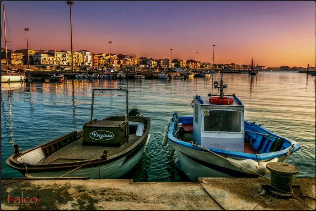 Climatizzato In Centro A 100M Dal Mare Villa Ciro Marina Bagian luar foto