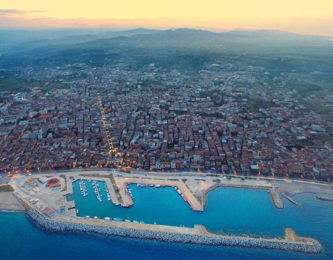 Climatizzato In Centro A 100M Dal Mare Villa Ciro Marina Bagian luar foto